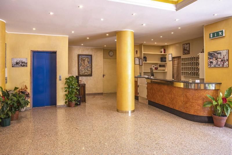 Catignano Hotel Губио Екстериор снимка