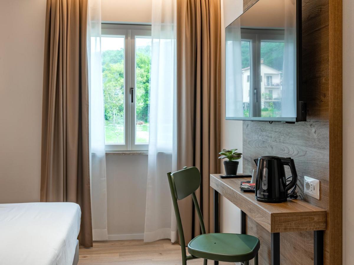 Catignano Hotel Губио Екстериор снимка