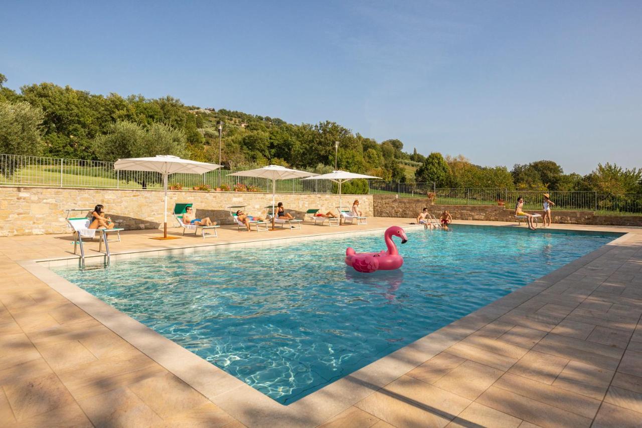 Catignano Hotel Губио Екстериор снимка