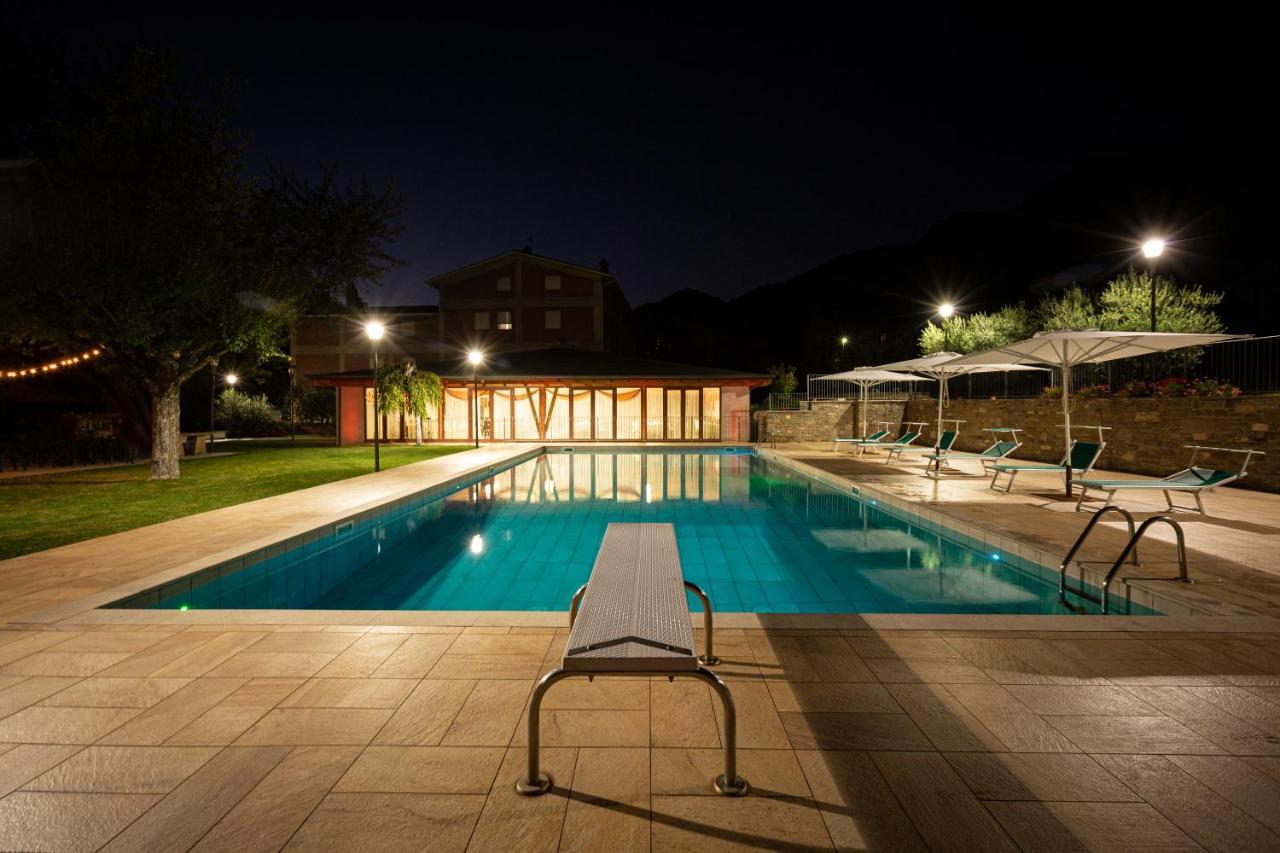 Catignano Hotel Губио Екстериор снимка