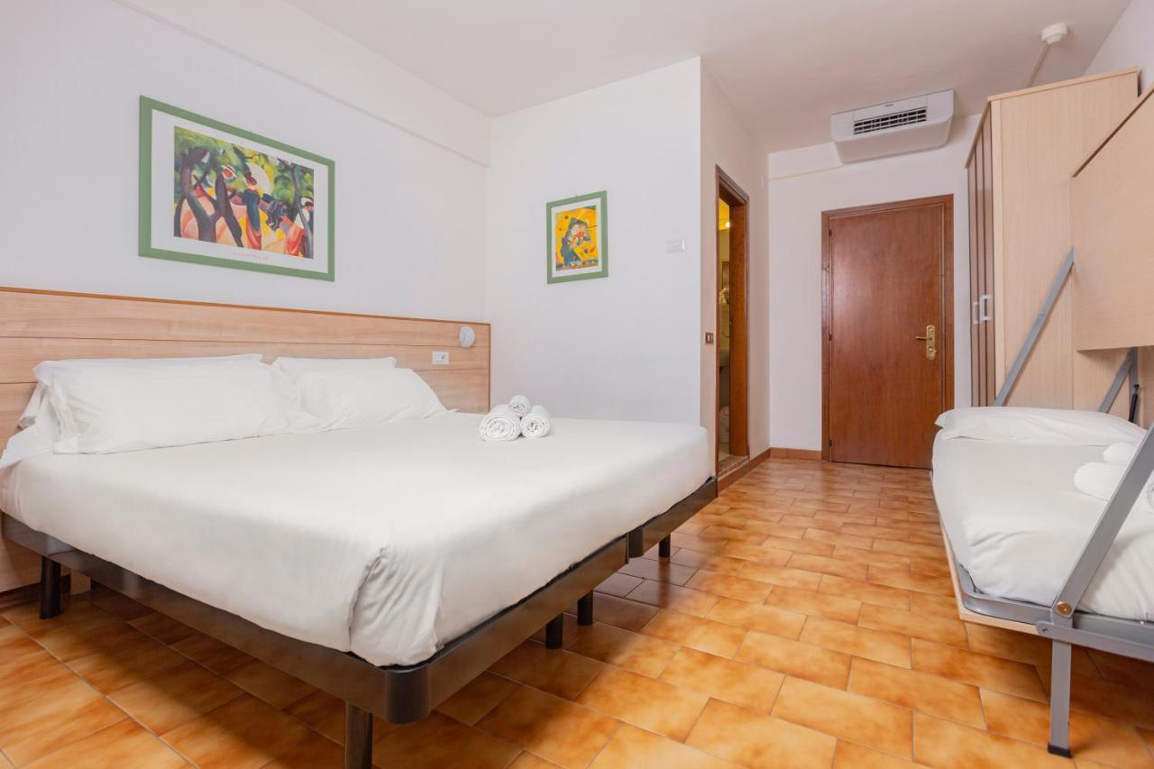Catignano Hotel Губио Екстериор снимка