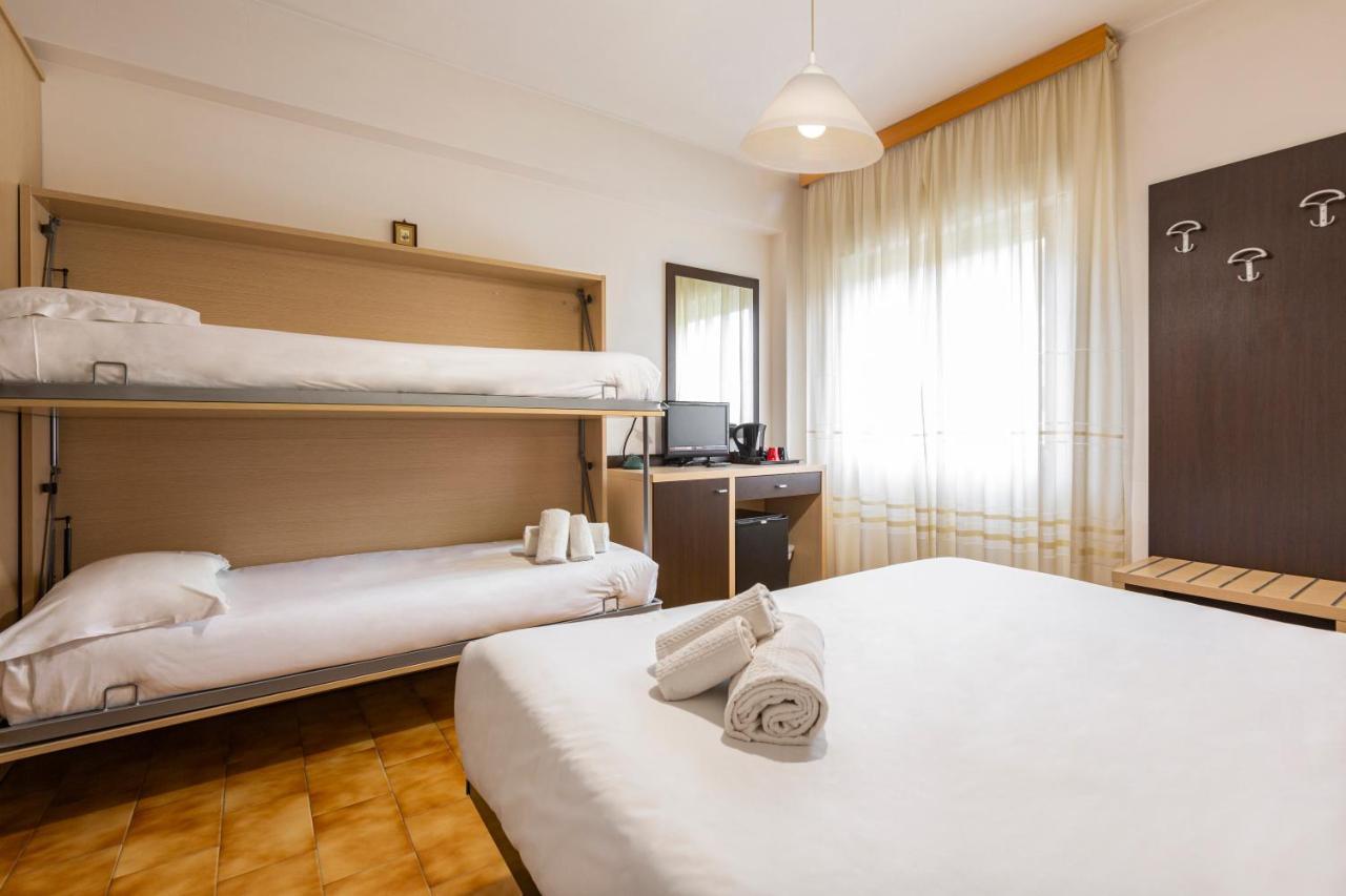 Catignano Hotel Губио Екстериор снимка
